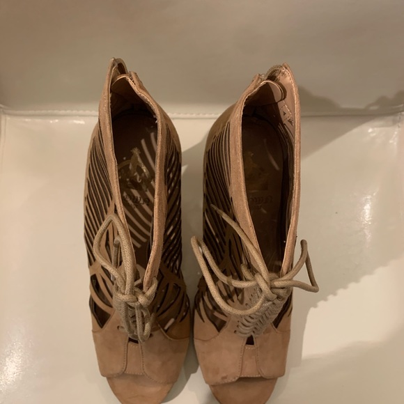 NEW Crown Vintage 4” lace up bootie stilettos. - Picture 5 of 9